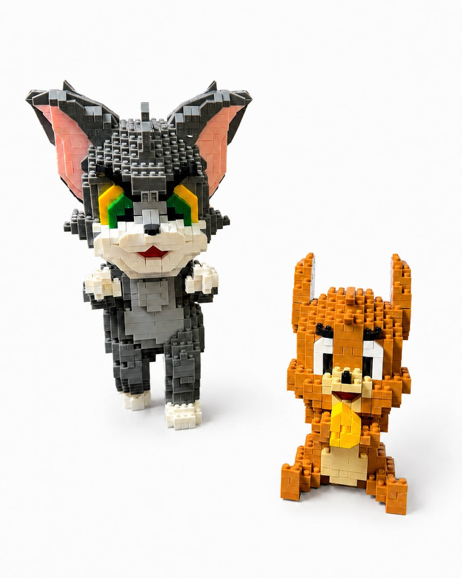 Classic Cat & Mouse Building Set – 1,800 Pieces